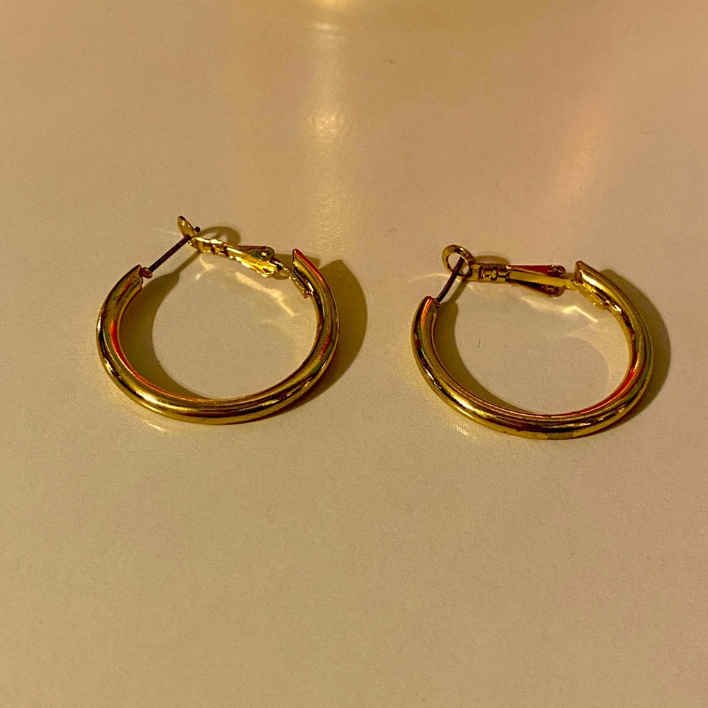 trendy hoops! | gold